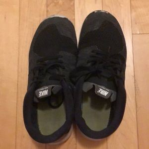 Black nike sneakers